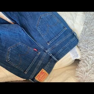 Levi’s 311 shaping skinny jeans